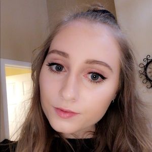 Meet your Posher, Caitlin